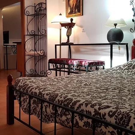 Silver Coast Apartments * Arnal