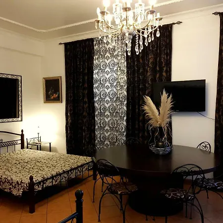 Silver Coast Apartments * Arnal
