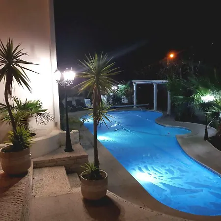 Silver Coast Apartments Apartament Arnal